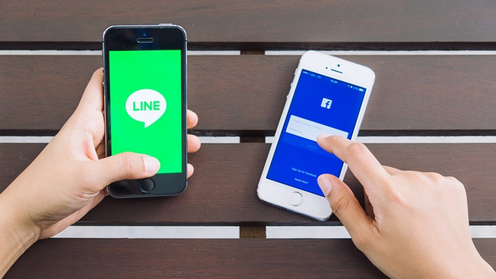 LINE Facebook