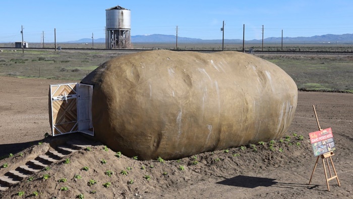 giant idaho potato hotel airbnb